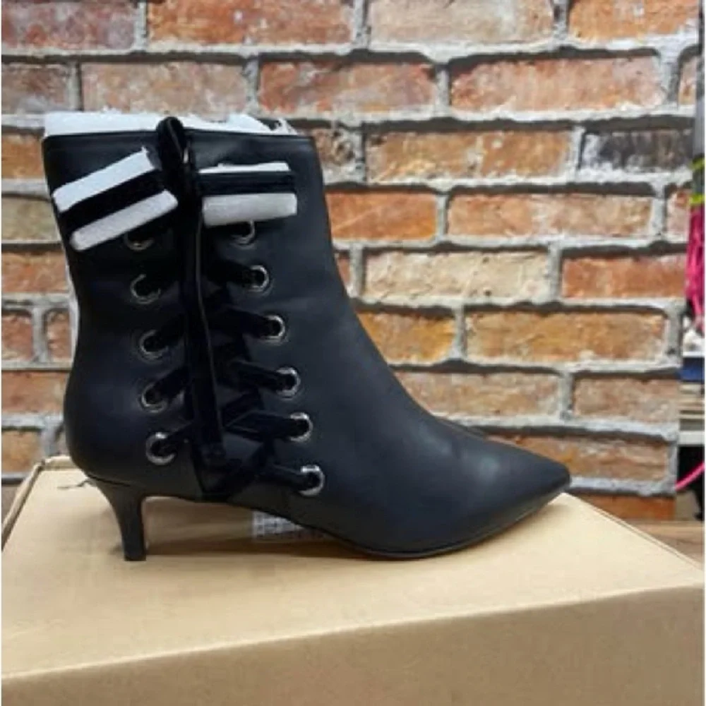 Comfortview black kitten heel booties 8.5w